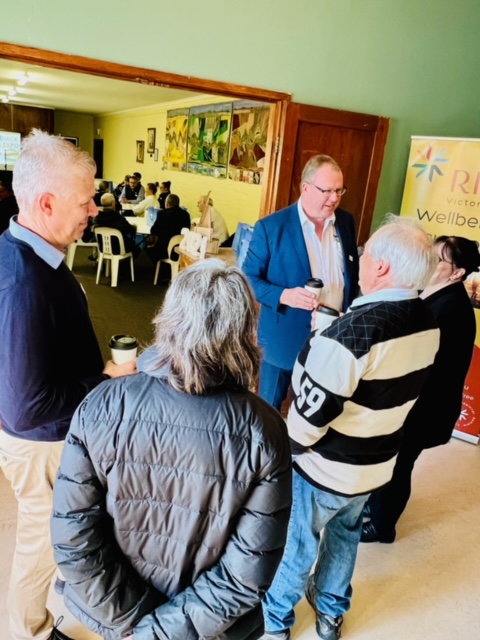 Donald Mineral Sands’s Paul Atherton and West Vic Business’s Mark Clyne chat to locals